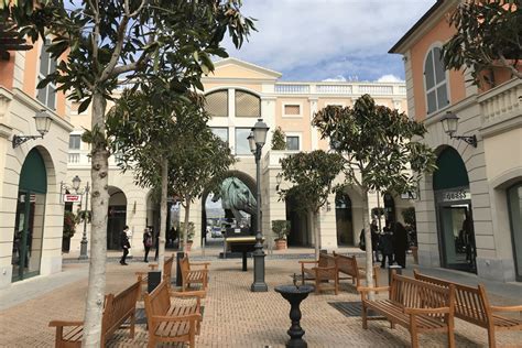 versace outlet reggia caserta|reggia outlet.